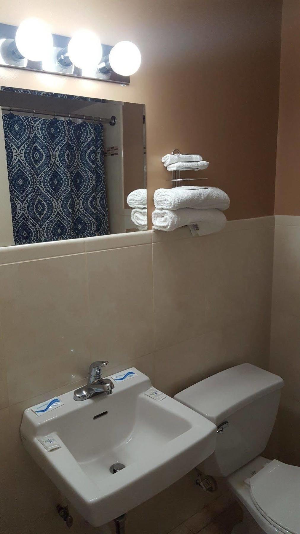 New Relax Inn Bridgeview Extérieur photo